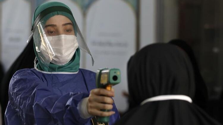 İran’da son 24 saatte koronavirüsten 216 kişi hayatını kaybetti