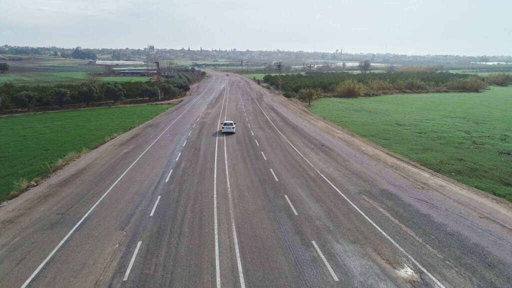 Adana’nın dört bir yanında asfalt çalışmaları sürüyor