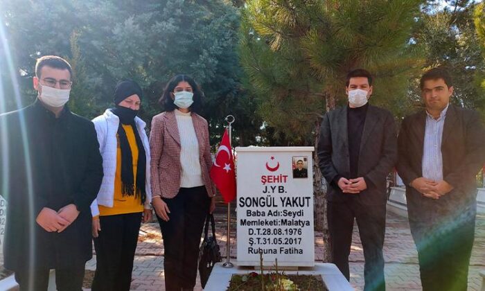 Vatan Partisi, Pervin Buldan ile ağaç dikenlere Şehit Songül Yakut’un mezarından yanıt verdi!
