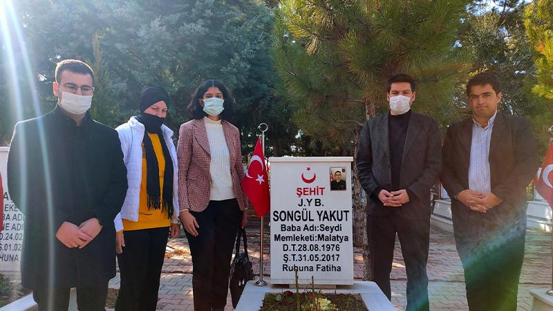 Vatan Partisi, Pervin Buldan ile ağaç dikenlere Şehit Songül Yakut’un mezarından yanıt verdi!