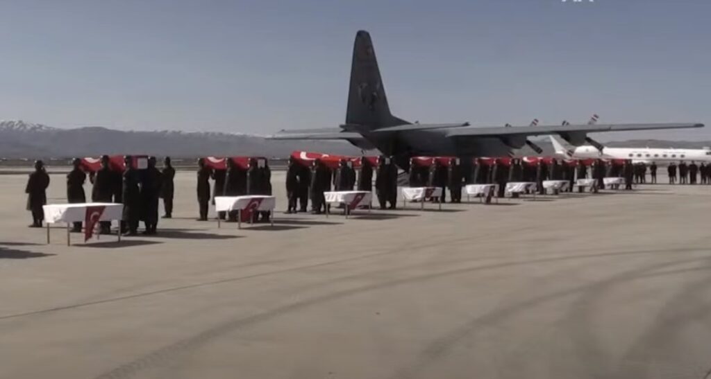 Helikopter kazasında şehit olan 11 askerimizi uğurluyoruz