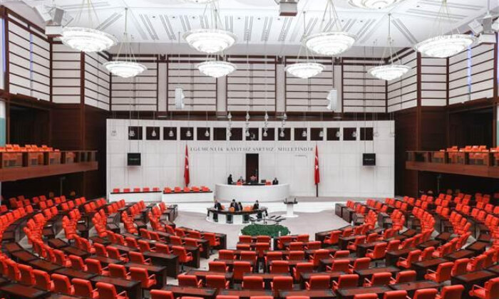 AK Parti, Meclis’e sundu! Küçük çocuğu olan kadınlar hapse girmeyecek