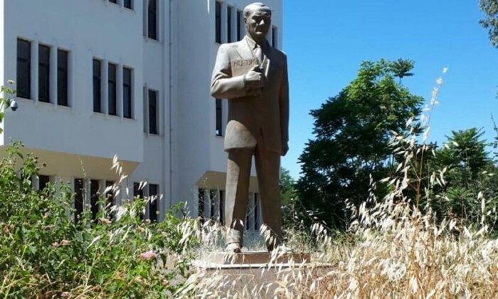 Atatürk’ün heykeline belediye sahip çıktı