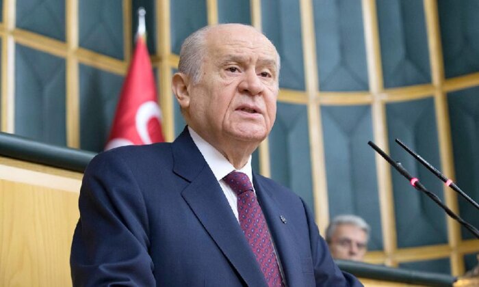 Bahçeli’den ‘Cumhuriyet’in Laiklik sütununu kırdırmayız’ mesajı
