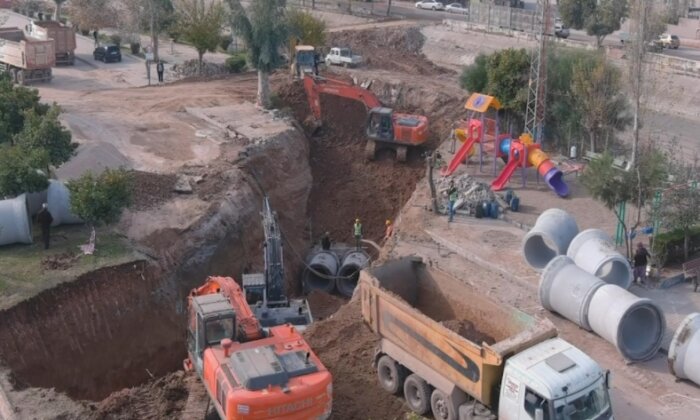 Başkan Zeydan Karalar, Adana’nın kronikleşmiş problemlerini teker teker ortadan kaldırıyor