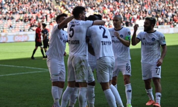 Adana Demirspor, deplasmanda Gaziantep’i 3-0 yendi