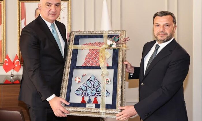 Bakan Ersoy, Yüreğir Belediyesi’nin projelerine destek sözü verdi