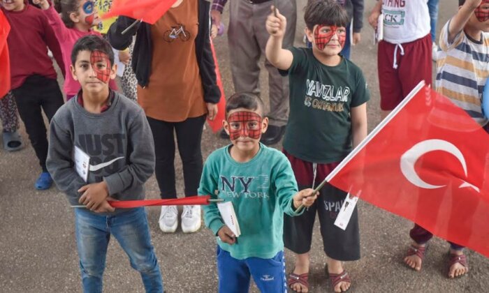 Büyükşehir, çeşitli mahallelerde çocuk şenlikleri düzenlemeye devam ediyor