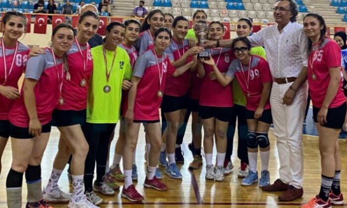 Adana Büyükşehir Belediyesi Spor Kulübü Kadınlar Hentbol Takımı 2. Lig’e yükseldi