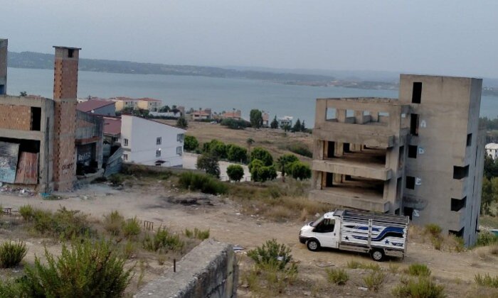 Güçbirliği Vakfı’nın göl manzaralı metruk binaları!