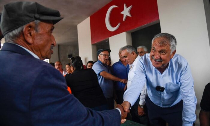 Zeydan Karalar hafta sonunu ilçe ilçe, köy köy gezip, halkın sorunlarını dinleyerek geçirdi