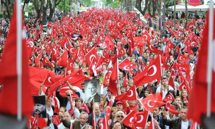 ABD ve Yunanistan’ın tehditlerine İzmir’den yanıt verilecek: Yine denize dökeriz!