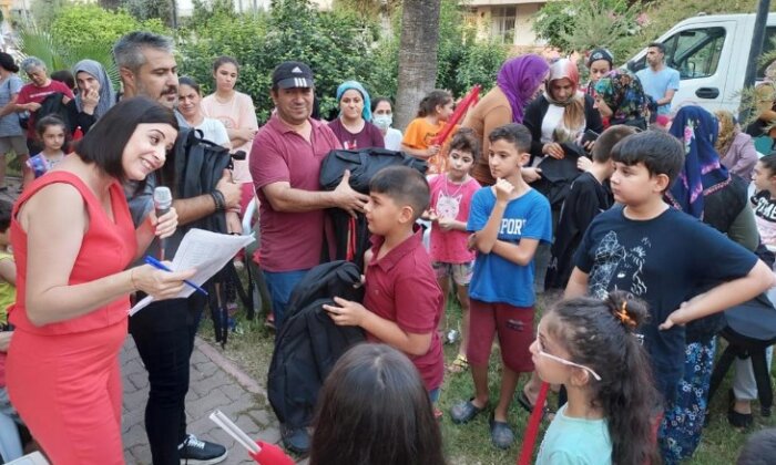 Yeşilyurt ve Toros muhtarından dar gelirli öğrencilere destek kampanyası