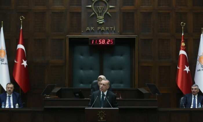 Ak Parti el artırdı: Anayasa’da başörtüsü teklifi