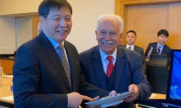 Perinçek, ÇKP’li Bakan Yardımcısı ile görüştü: İki parti arasında, her alanda sınırsız işbirliğini geliştirelim