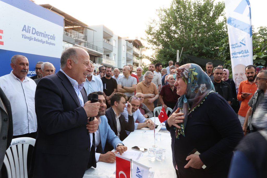 Vatandaş istedi, Başkan Demirçalı söz verdi; Yüreğir’de doğalgazsız ev kalmayacak