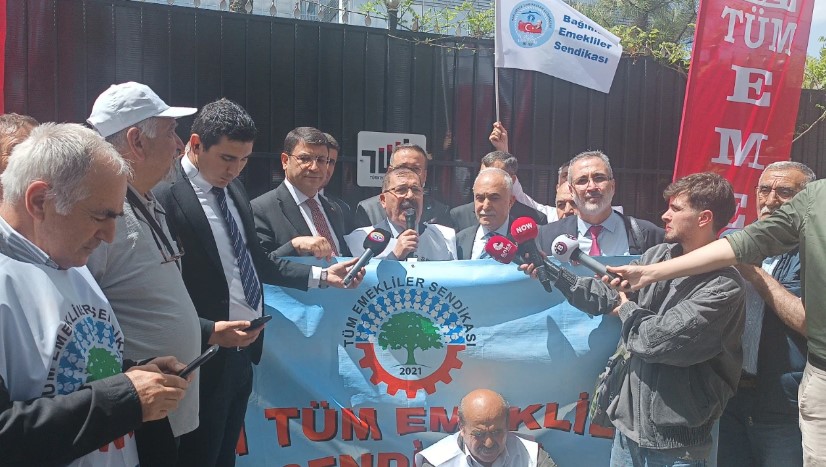 Emekliler TÜİK önünden seslendi: Rakamlar yalan, ek zam istiyoruz