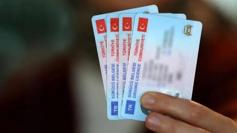 Ehliyet yenileme sistemi çöktü! Eski sürücü belgesini değiştirmeyenler yarından itibaren 7 bin 438 TL ödeyecek