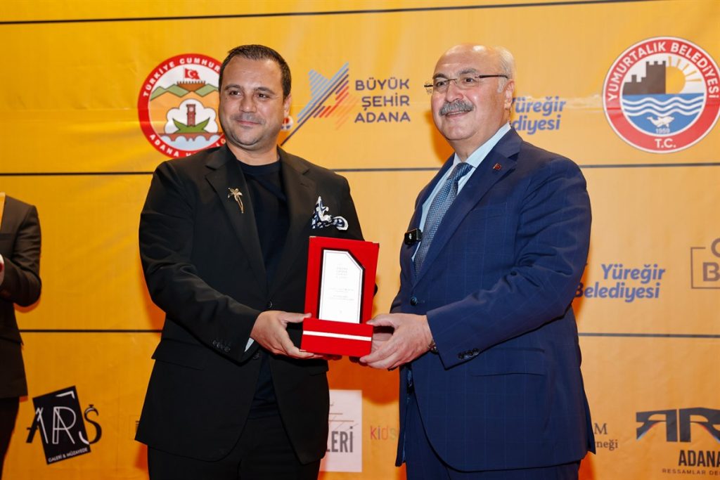 Dr. Gündoğdu’ya Vali Köşger’den Onur Ödülü