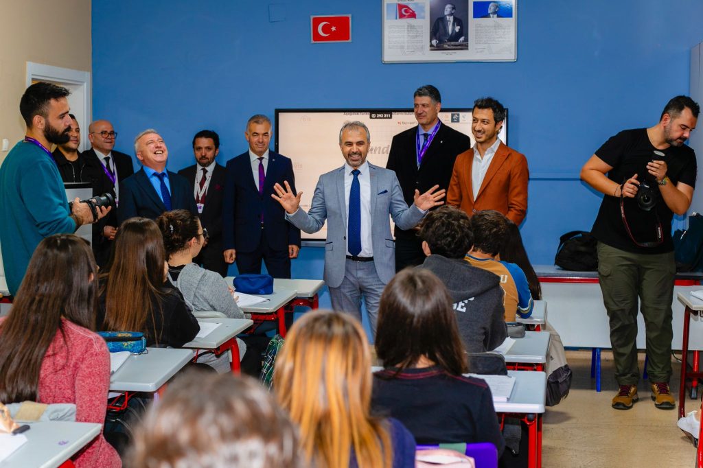 Mili Eğitim Müdürü Tüfekçi’den Gündoğdu Koleji’ne övgü