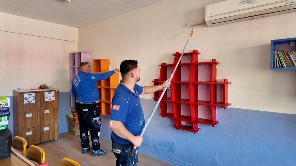 Sarıçam Belediyesi’nden eğitime destek; okullara boya badana!