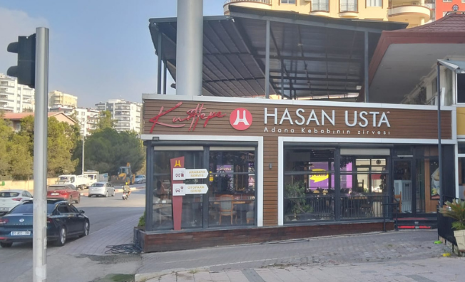 Hasan Usta’nın Turgut Özal’daki kaldırımı işgal eden “kış bahçesi” yasal değil iddiası!
