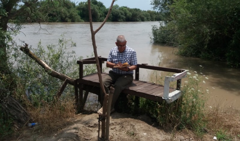 Seyhan kıyısında ağaç gölgesi / Sedat Memili yazdı