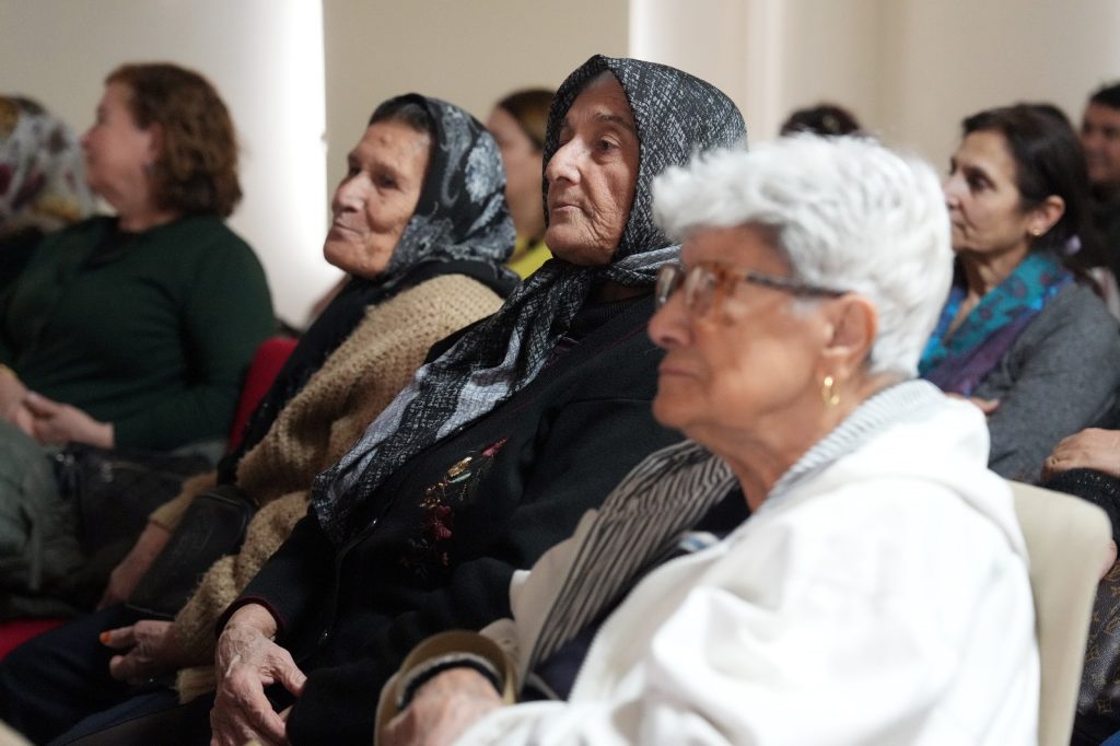 Çukurova ilçesinde ev hanımı ve emeklilere dijital dolandırıcılığa karşı eğitim!