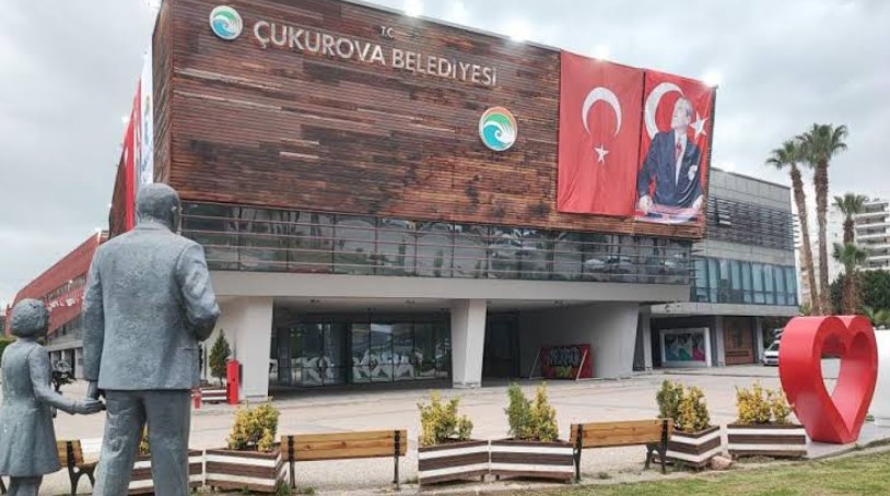 Çukurova Belediyesi’nde işe gelmeyen personel yandı!