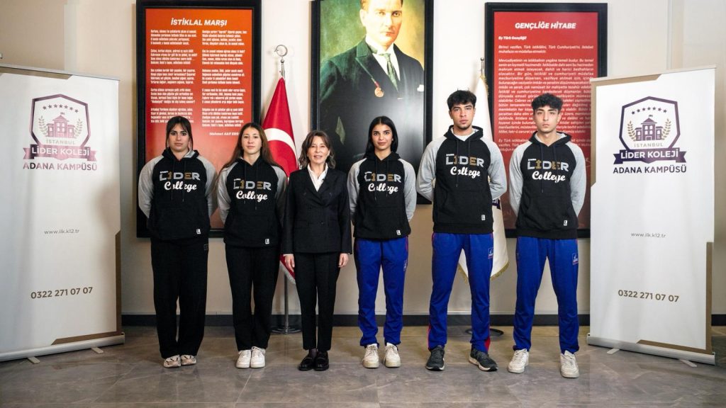 Filiz Kepme, İstanbul Lider Koleji’nin altın madalyalı milli sporcularını kutladı