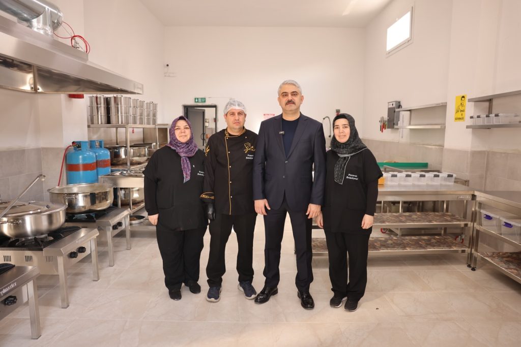 Pozantı Belediyesi, 120 ihtiyaç sahibine her gün sıcak yemek ulaştırıyor!