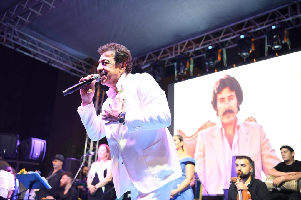 Ahmet Selçuk İlkan’ın 50. Sanat Yılı Yolculuğu Adana’da başlıyor