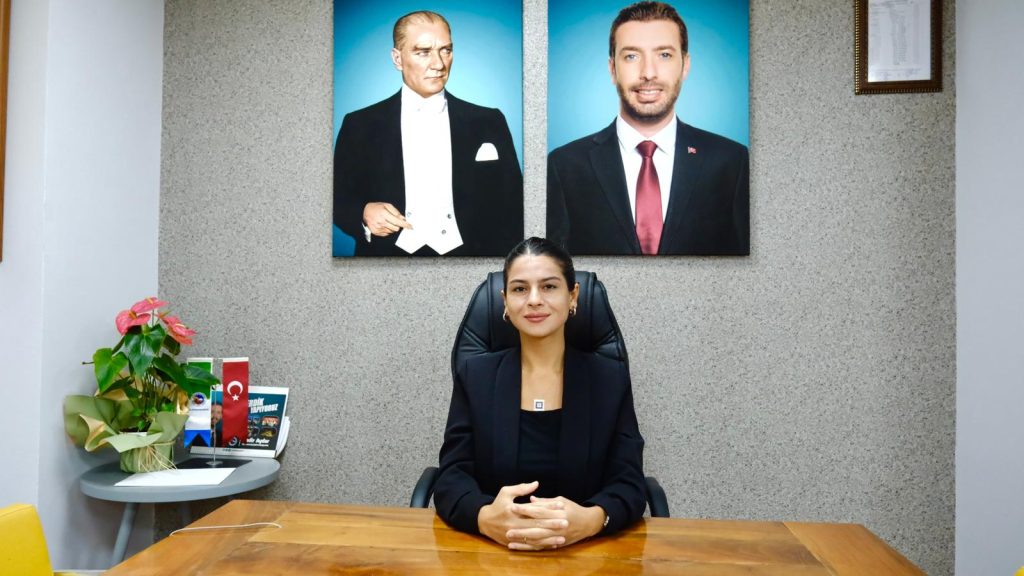 Ceyhan Belediyesi’nden babalara 5 bin liralık destek