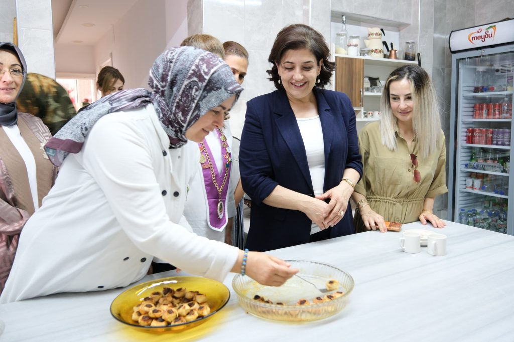 Gastronomi Sultanları’na Vali Yavuz’un eşi Süreyya Yavuz’dan ziyaret