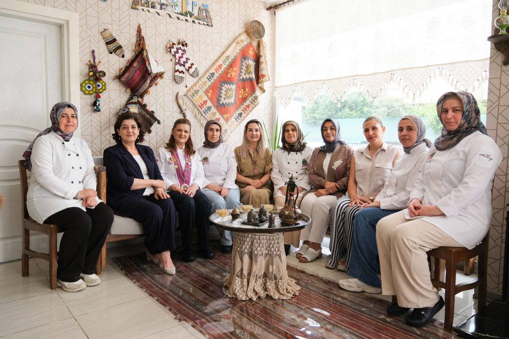 Gastronomi Sultanları’na Vali Yavuz’un eşi Süreyya Yavuz’dan ziyaret