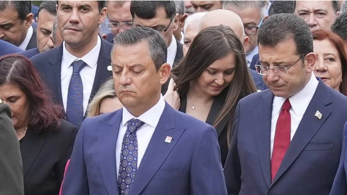 O isim bakın hangi partiden çıktı? Figüran tezgâhının ucu Özel-İmamoğlu kliğine dayandı