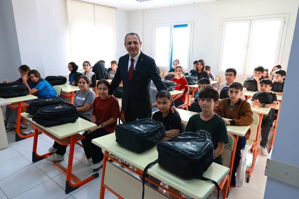 Yüreğir’de LGS öğrencilerine ücretsiz hazırlık seti!