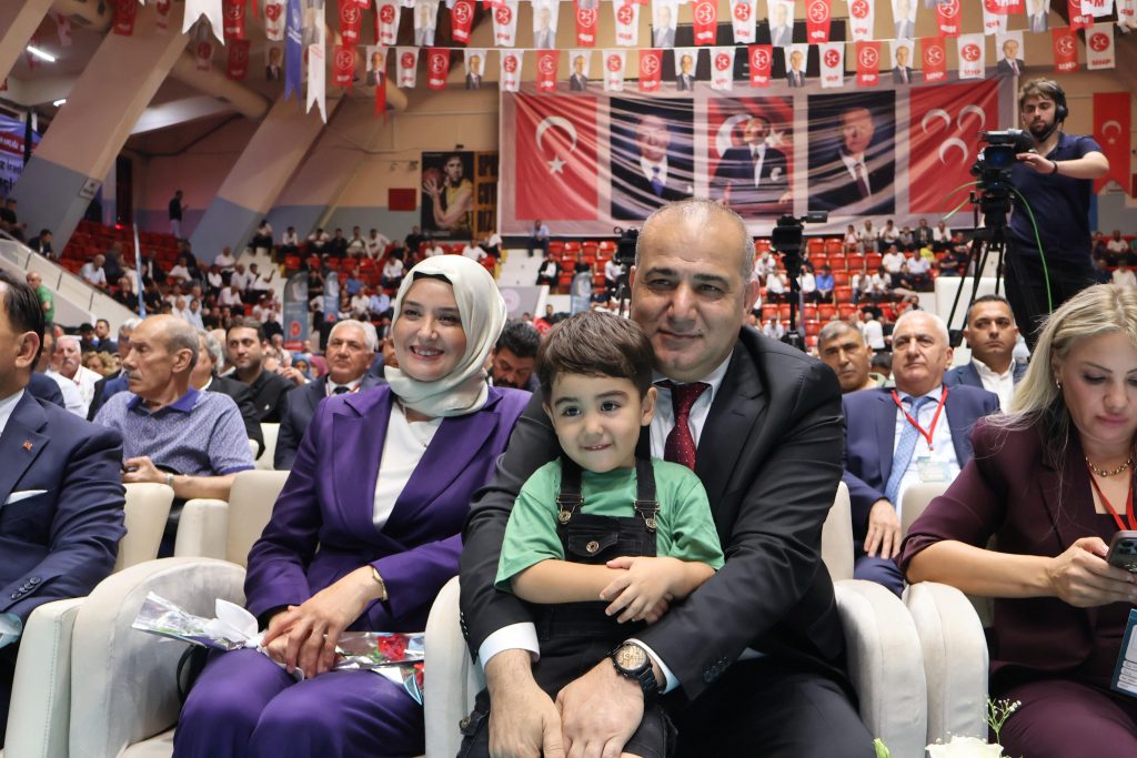 MHP Adana’da 57 yıl sonra aynı salonda: Hakan Yıldırım güven tazeledi