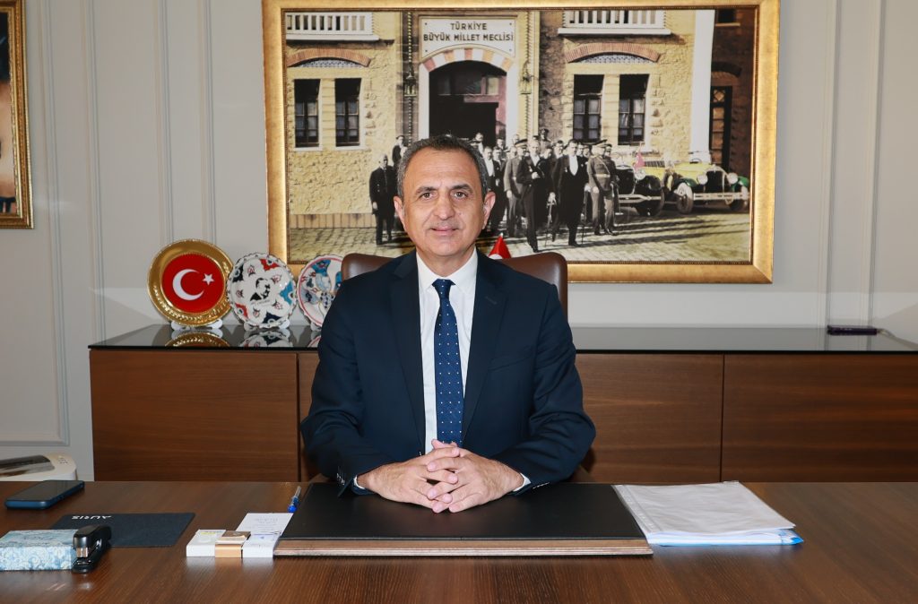 AK Partili Özünal koltuğa oturdu: Birlik, beraberlik ve hizmet dönemi başlıyor!
