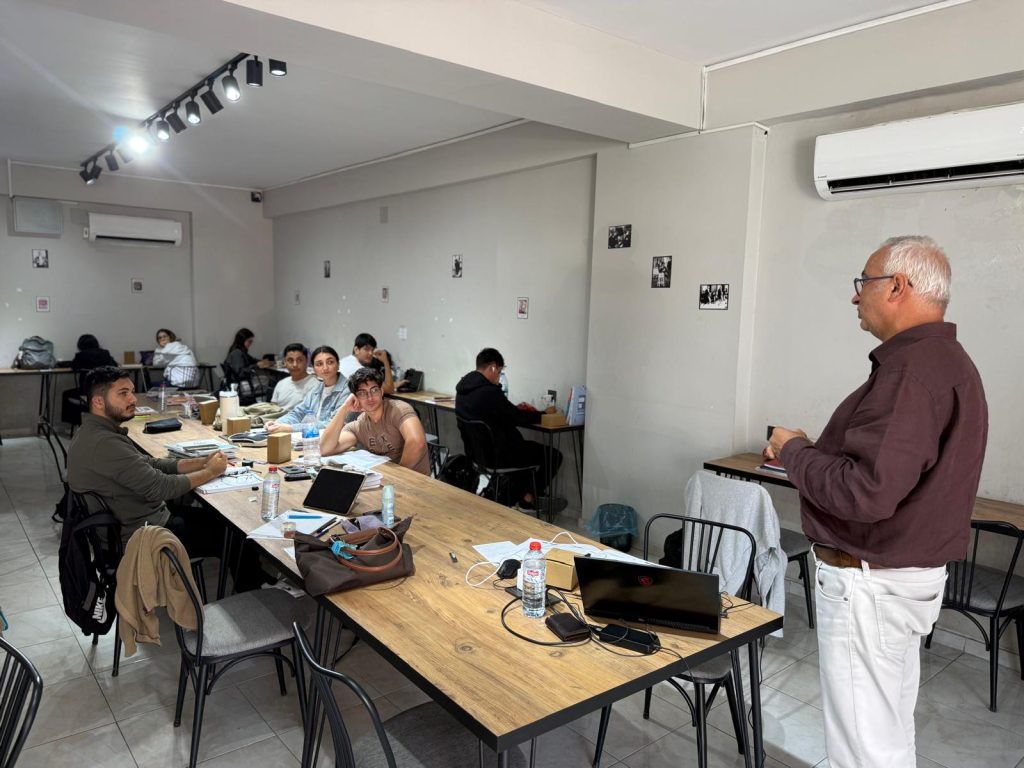 Çukurova Belediyesi eğitici seminerlerle gençlere önem veriyor