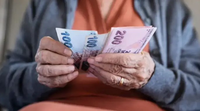 Emekliler için düzenleme sinyali!
